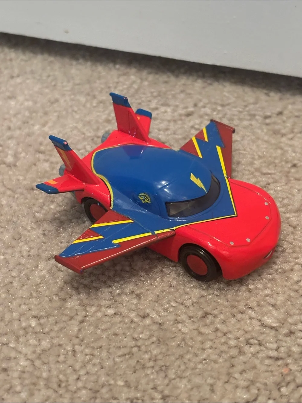 Disney Pixar Cars Tale Flight Lightening McQueen Hawk Diecast Car Toy Air Mater